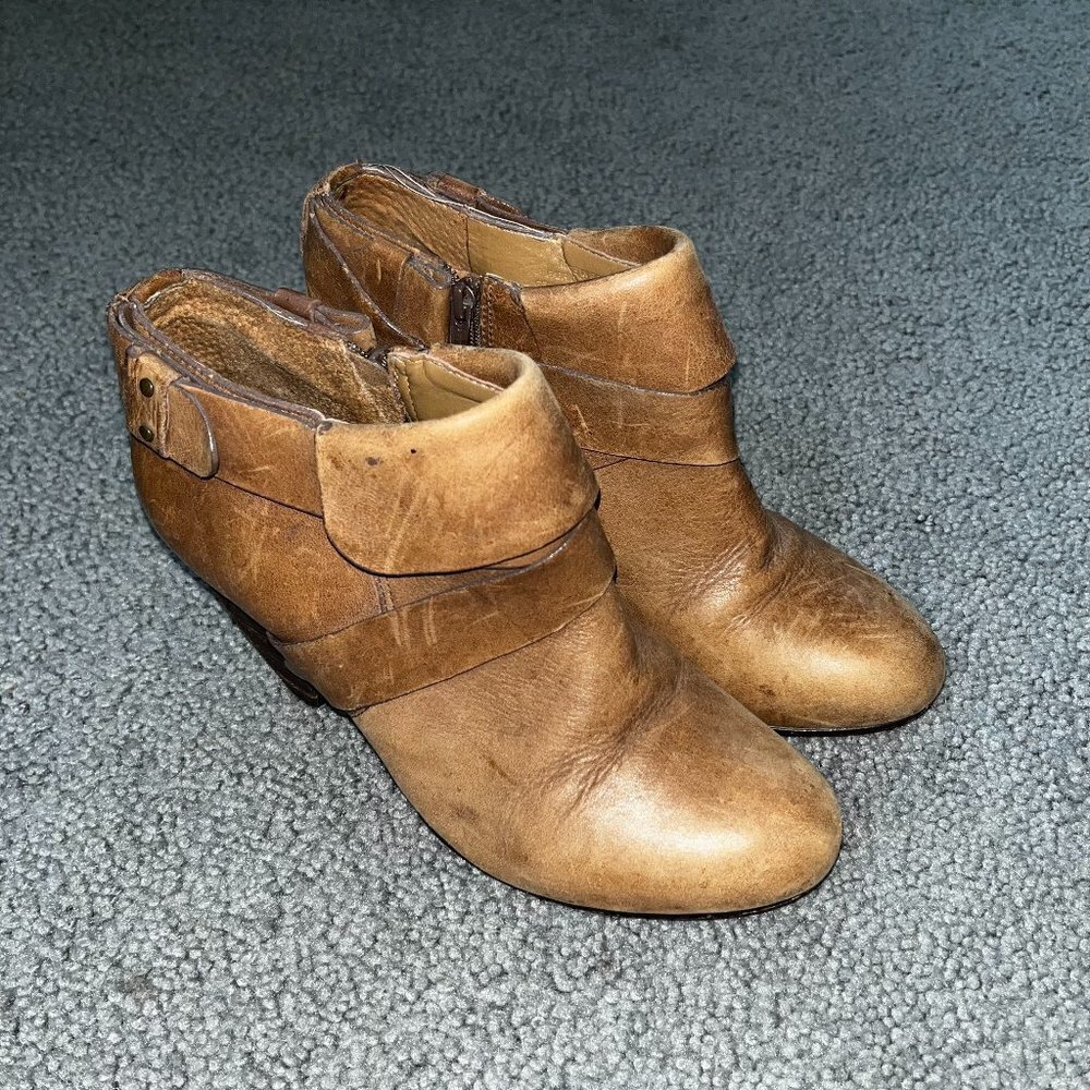 ANTHROPOLOGIE Schuler & Sons Philadelphia Brown Distressed Booties - GUC - 7.5